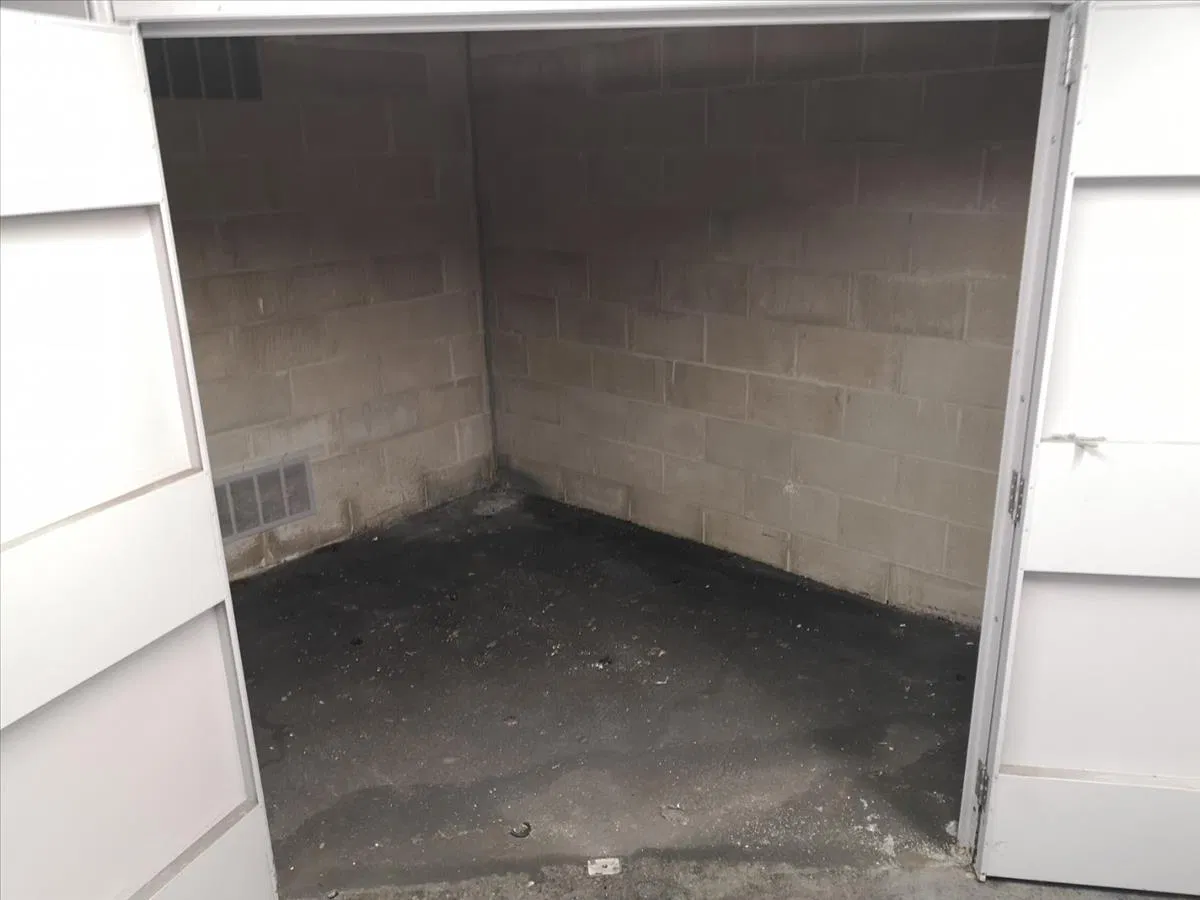 Storage Unit 18, Chelsea Bridge Wharf, SW11 - image 4