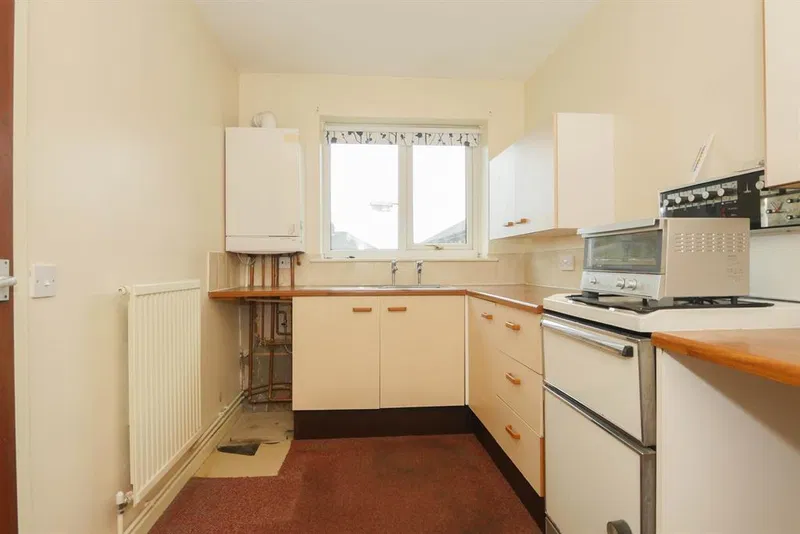 Galloway Court, Pudsey, LS28 8RA - image 2