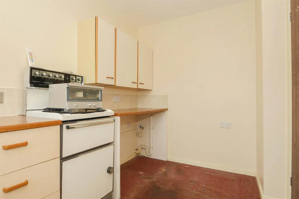 Galloway Court, Pudsey, LS28 8RA - image 5