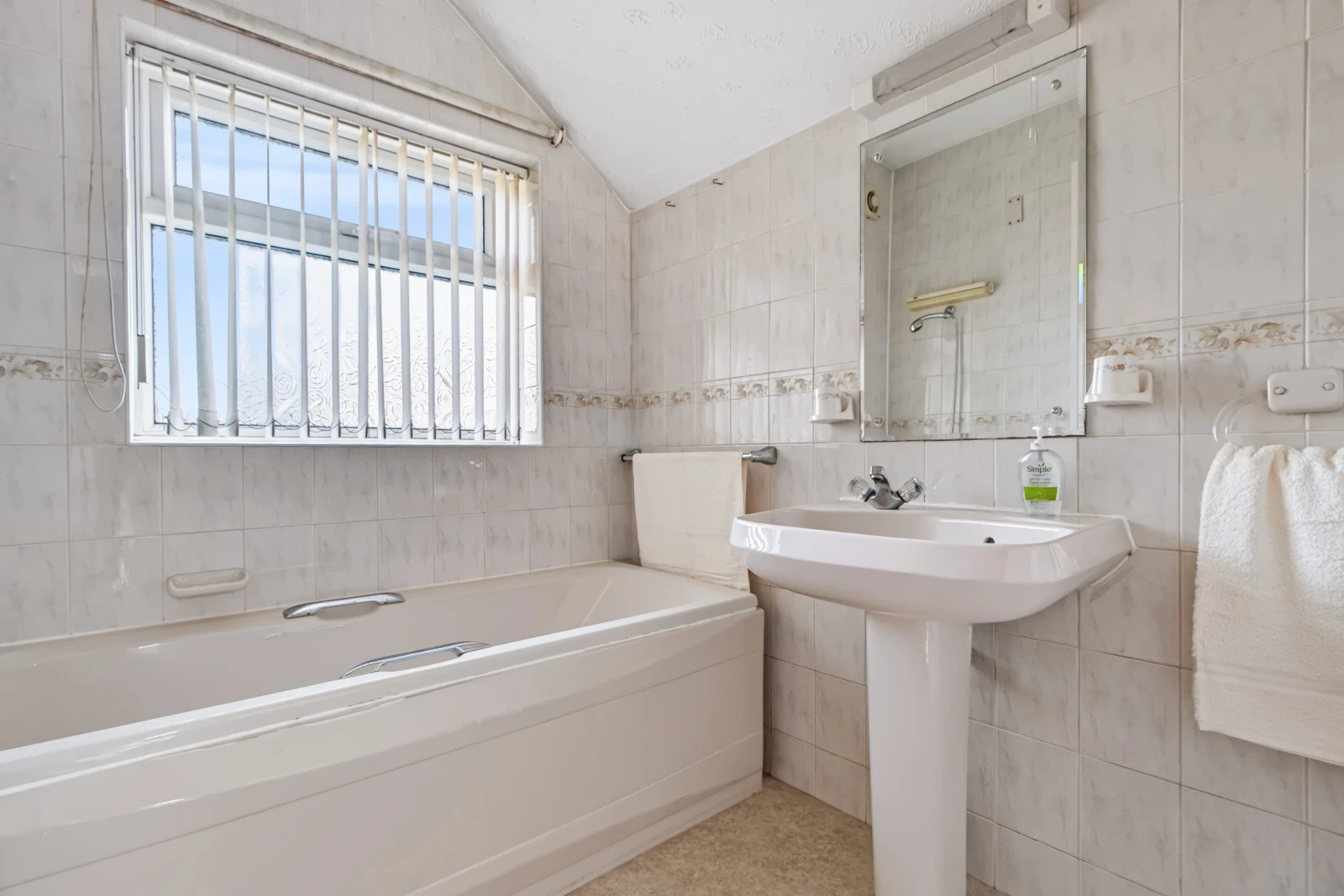 Cholmondeley Avenue, Timperley, Altrincham, Greater Manchester, WA14 - image 9