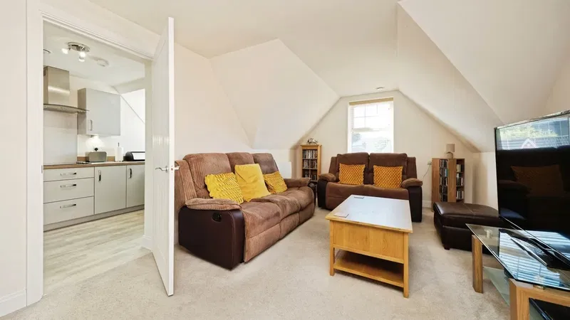 New Dover Road, Canterbury, Kent, CT1 - image 2