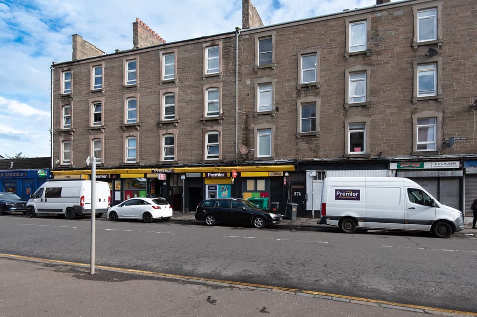 Flat 3/1 37A, Strathmartine Road, Dundee DD3 7RW - image 1