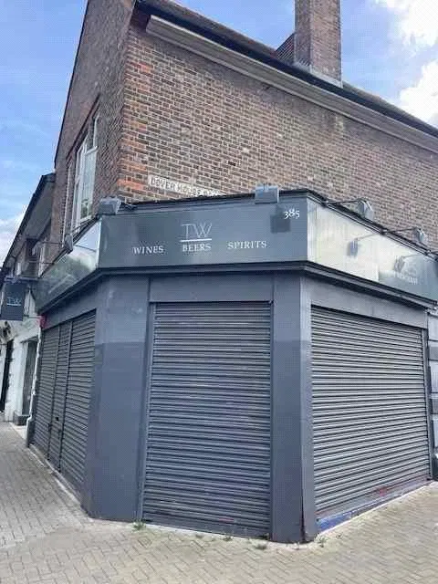 Upper Richmond Road, London, SW15 - image 1
