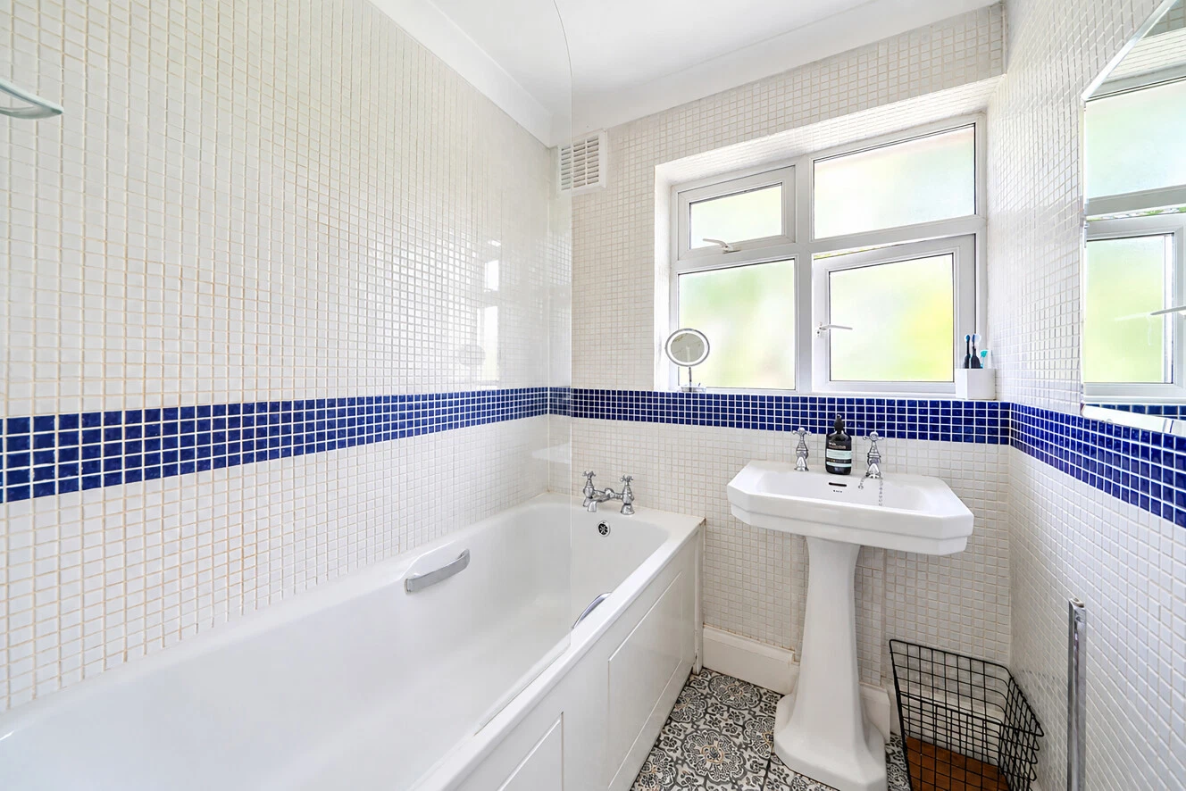 Friary Close, London, N12 - image 16