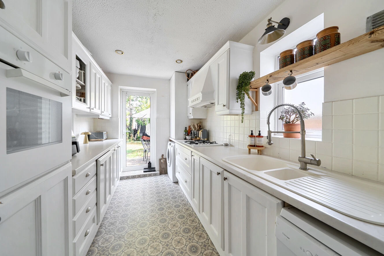 Friary Close, London, N12 - image 3