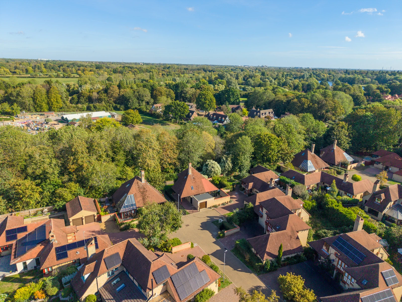 Sunningdale, Orton Waterville, Peterborough, PE2 5UB - image 1