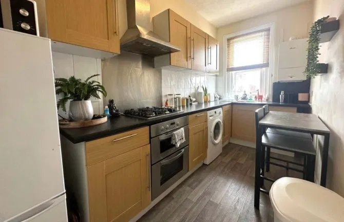 Flat 8, 23-25 St Andrews Road, Southsea, City of Portsmouth, PO5 1EP - image 2