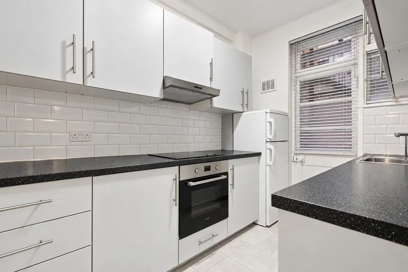 Hatherley Grove, Bayswater, London, W2 - image 3