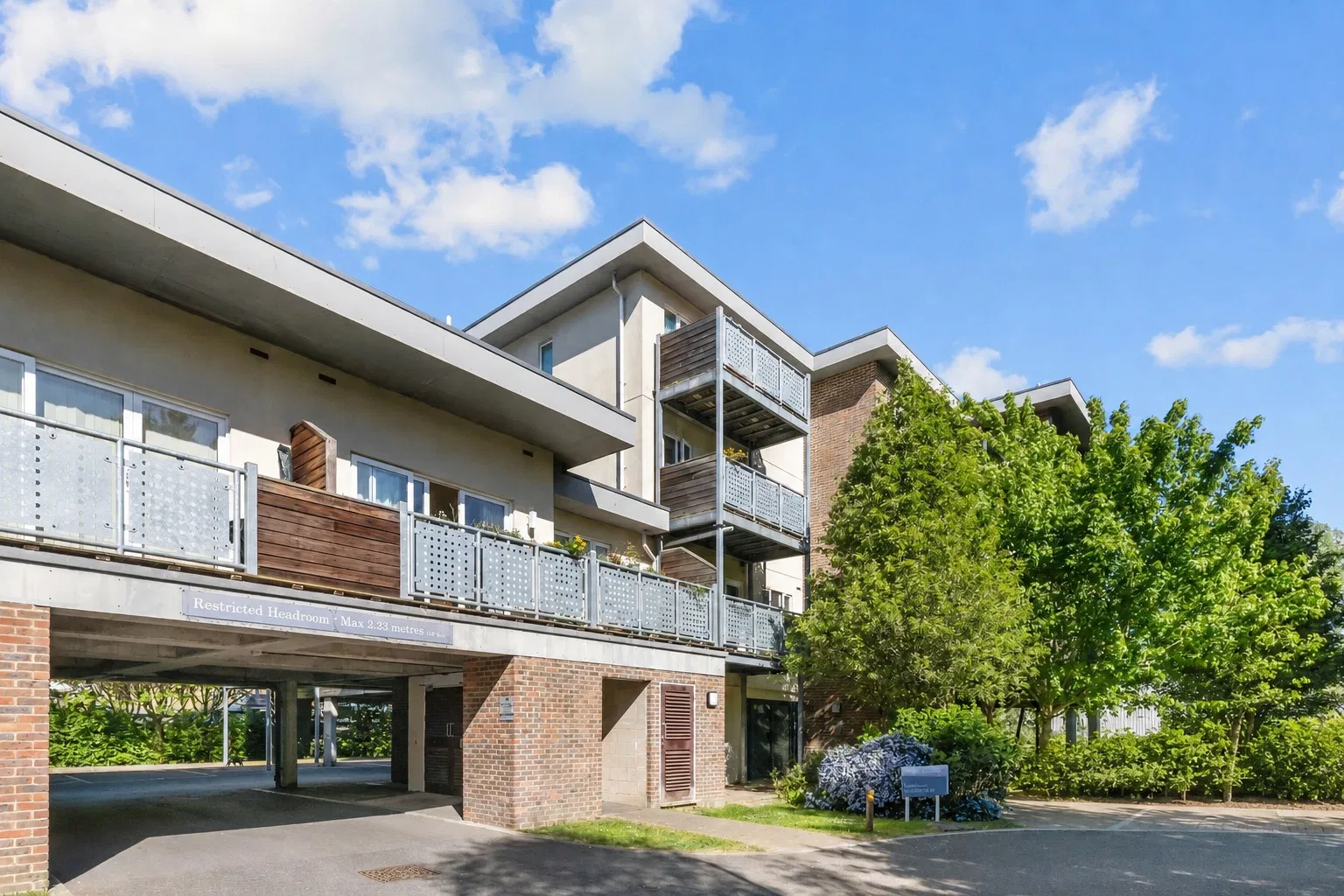 Clayhill Court, 20 The Nurseries, Lewes, East Sussex, BN7 - image 1