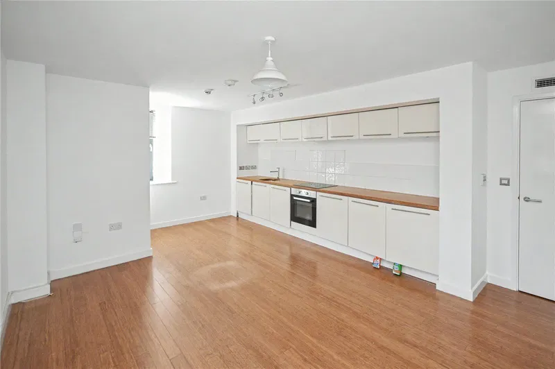 Beeston Road, Leeds, West Yorkshire, LS11 6AD - image 2