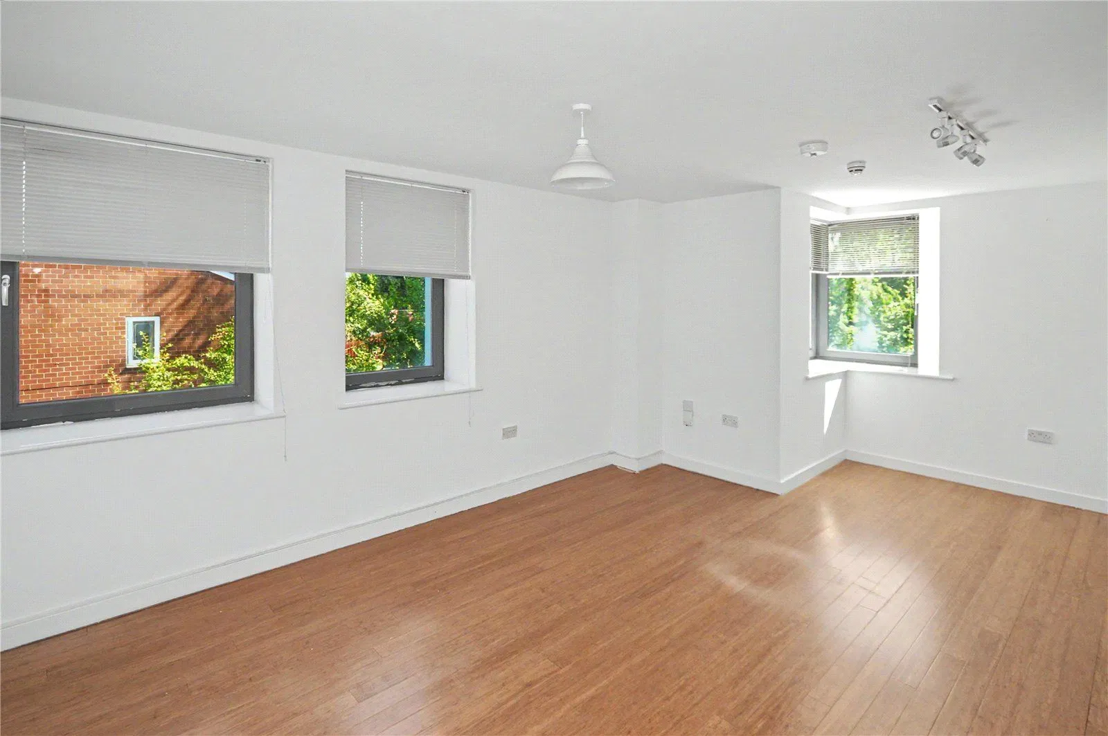 Beeston Road, Leeds, West Yorkshire, LS11 6AD - image 3