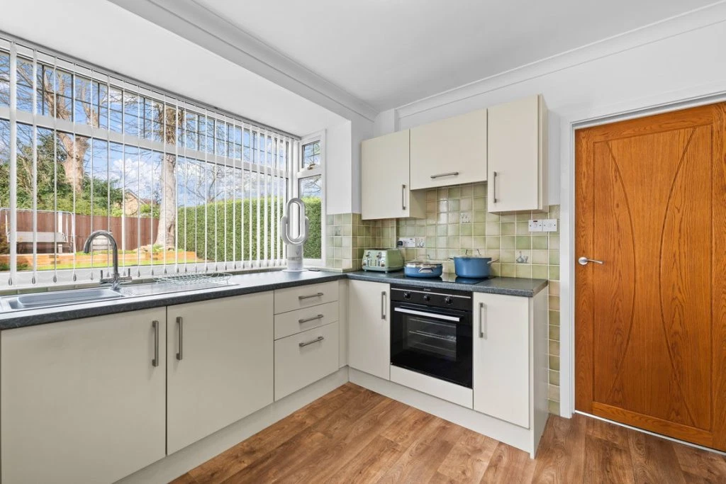 Melrose Grove, Moorgate, Rotherham, S60 3NA - image 3