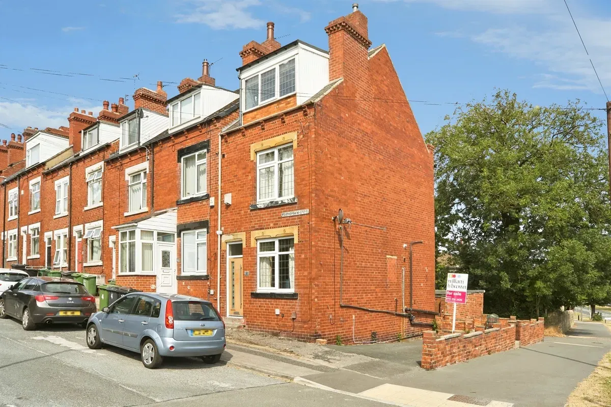 Featherbank Grove, Horsforth, Leeds - image 1