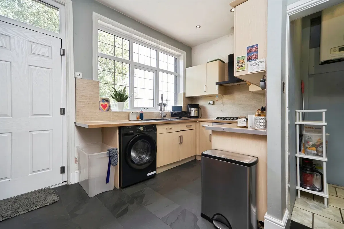Featherbank Grove, Horsforth, Leeds - image 3