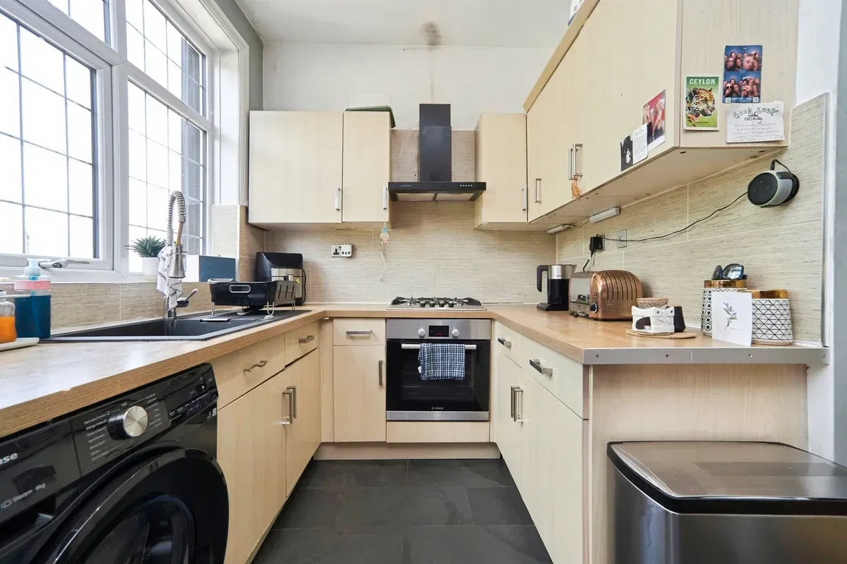 Featherbank Grove, Horsforth, Leeds - image 4