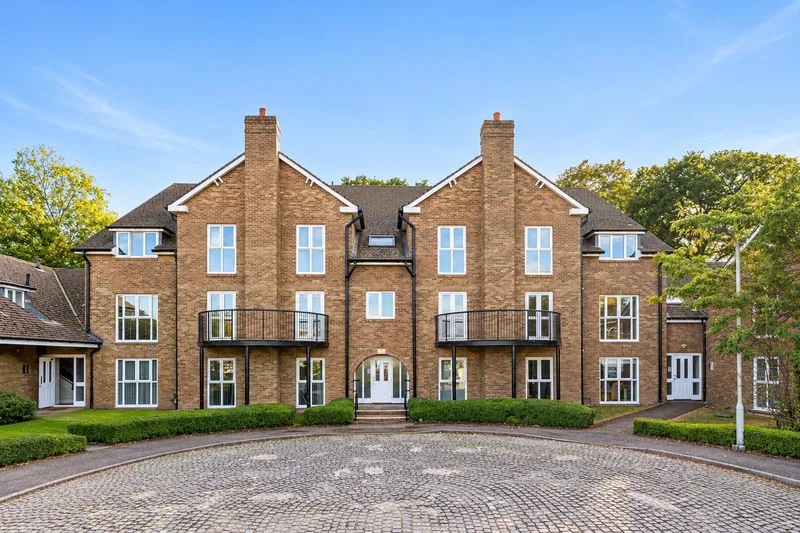 14 Drey House, Squirrel Walk, Wokingham, RG41 3AA