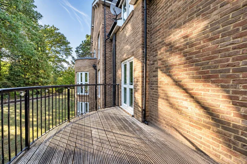 14 Drey House, Squirrel Walk, Wokingham, RG41 3AA - image 2