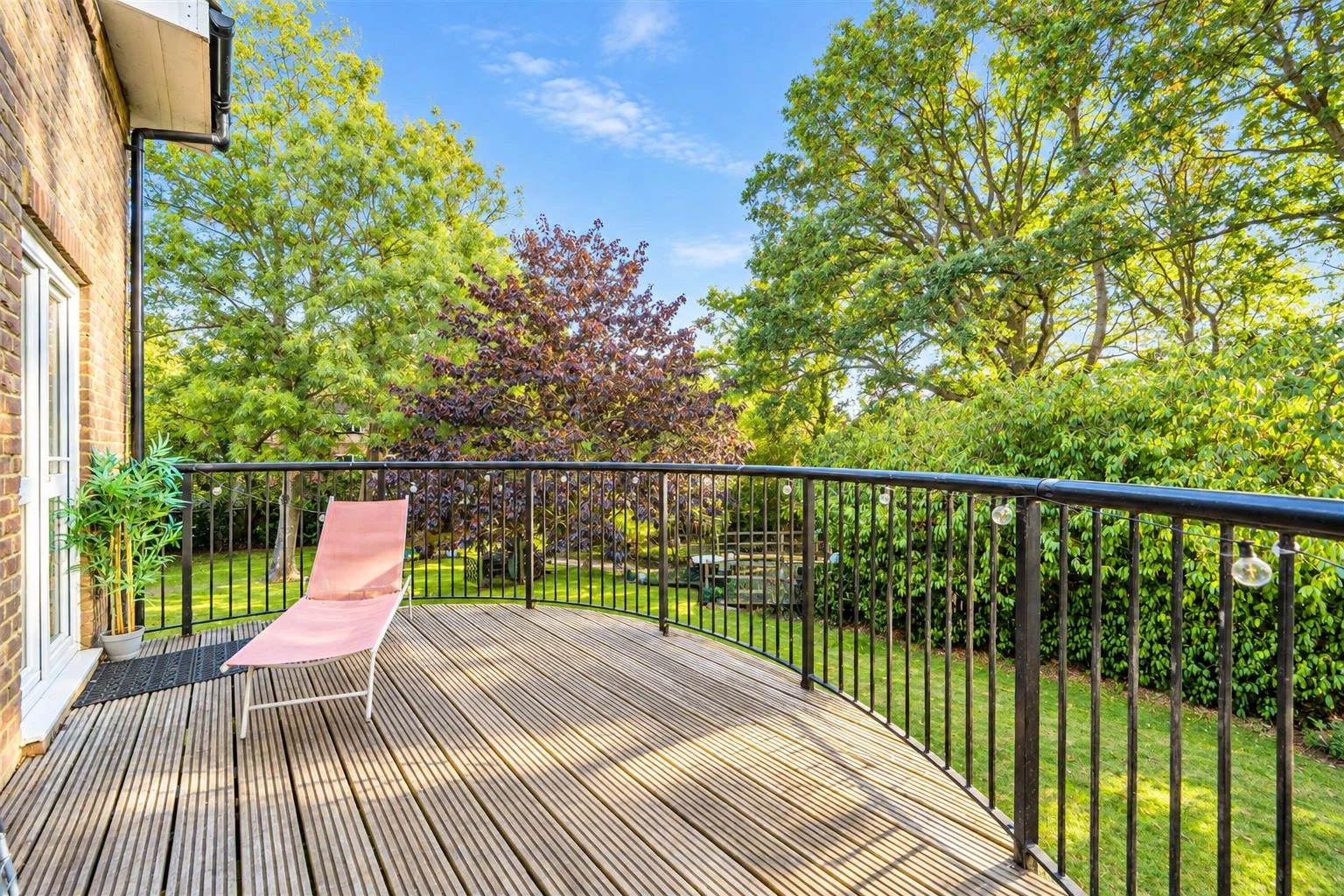 14 Drey House, Squirrel Walk, Wokingham, RG41 3AA - image 3