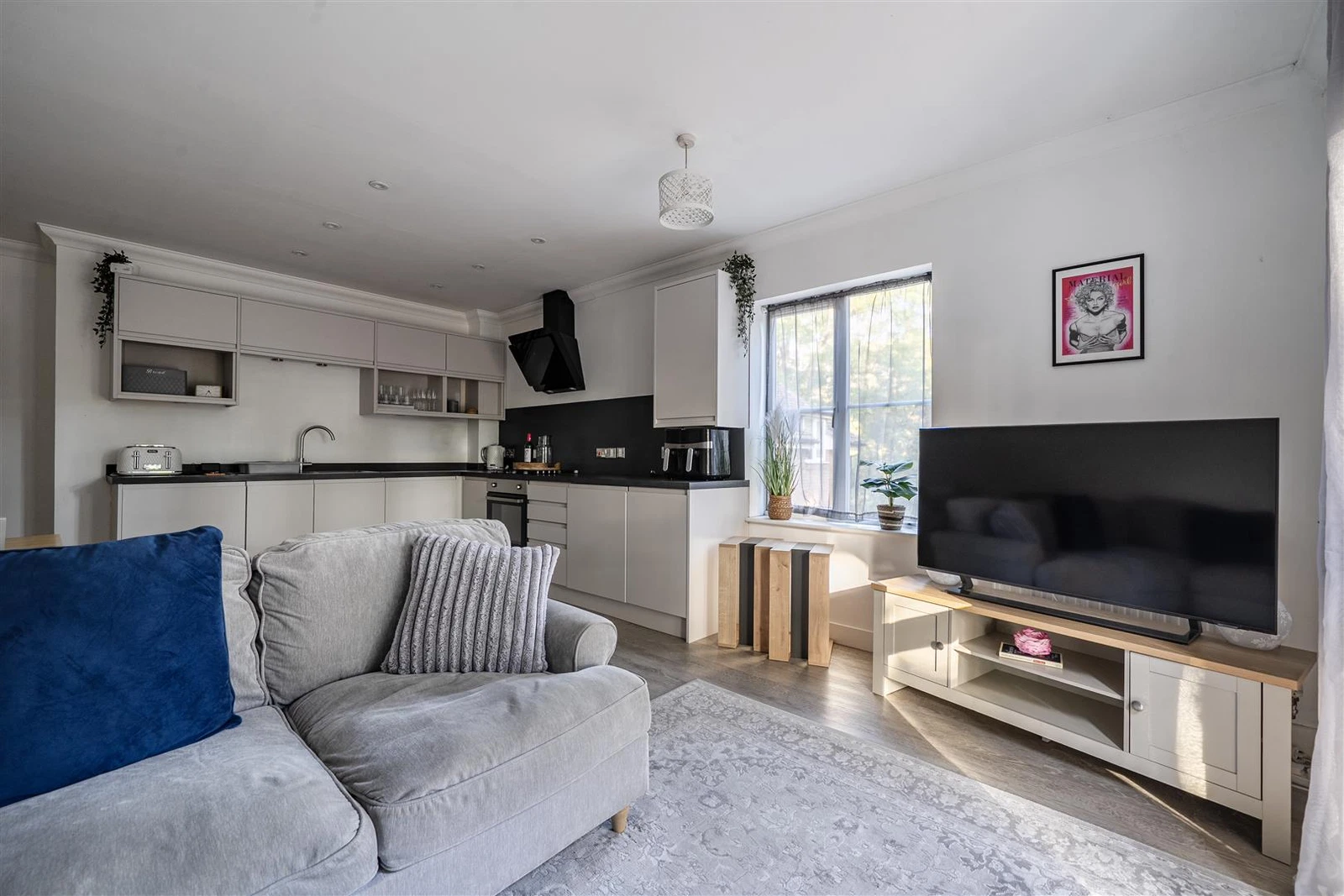 14 Drey House, Squirrel Walk, Wokingham, RG41 3AA - image 4