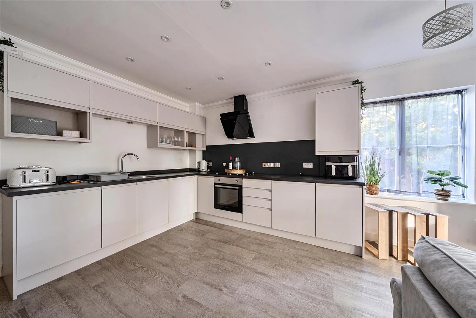 14 Drey House, Squirrel Walk, Wokingham, RG41 3AA - image 5