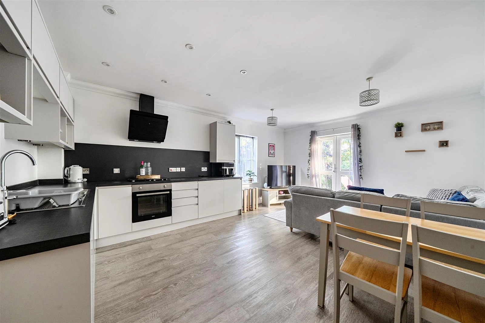 14 Drey House, Squirrel Walk, Wokingham, RG41 3AA - image 6