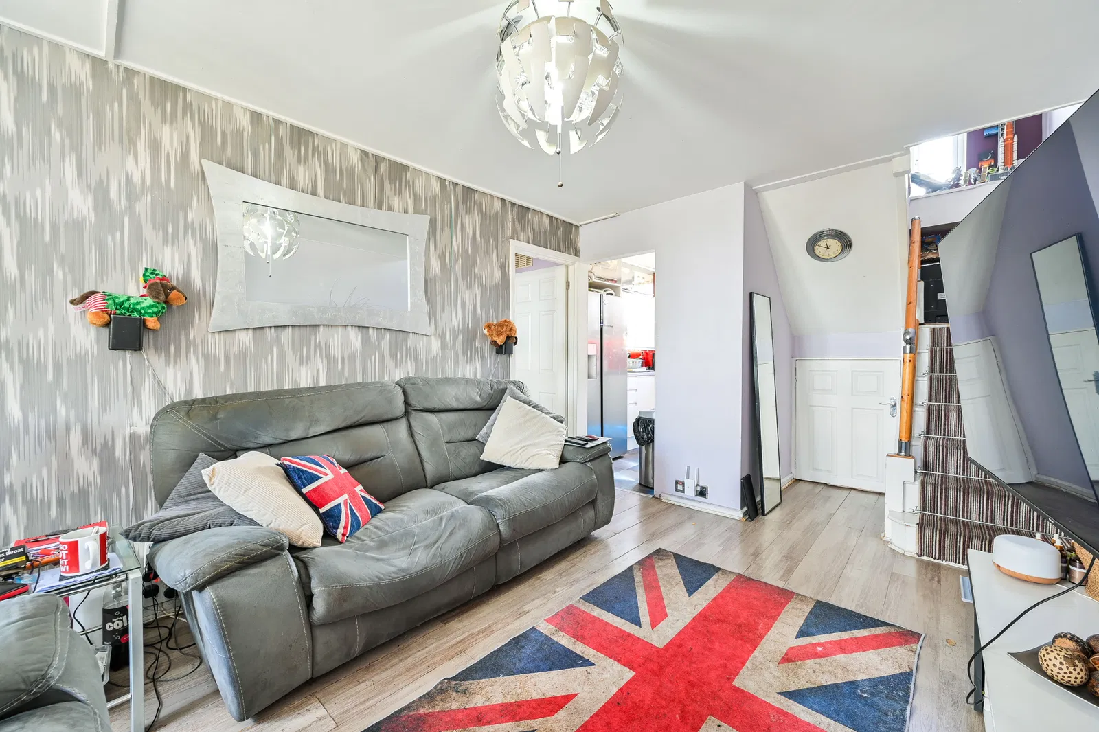 Lucey Way, London, SE16 - image 1