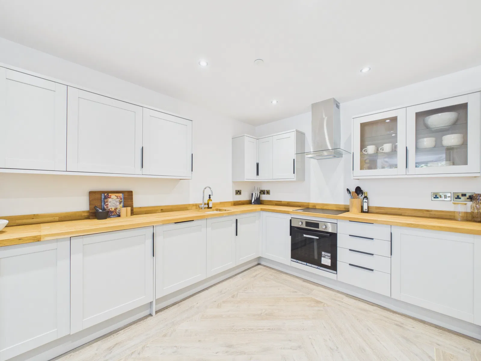 Flat 4, Mumbles Road, 634-638 Mumbles Road, Swansea, Mumbles, SA3 4EA - image 3