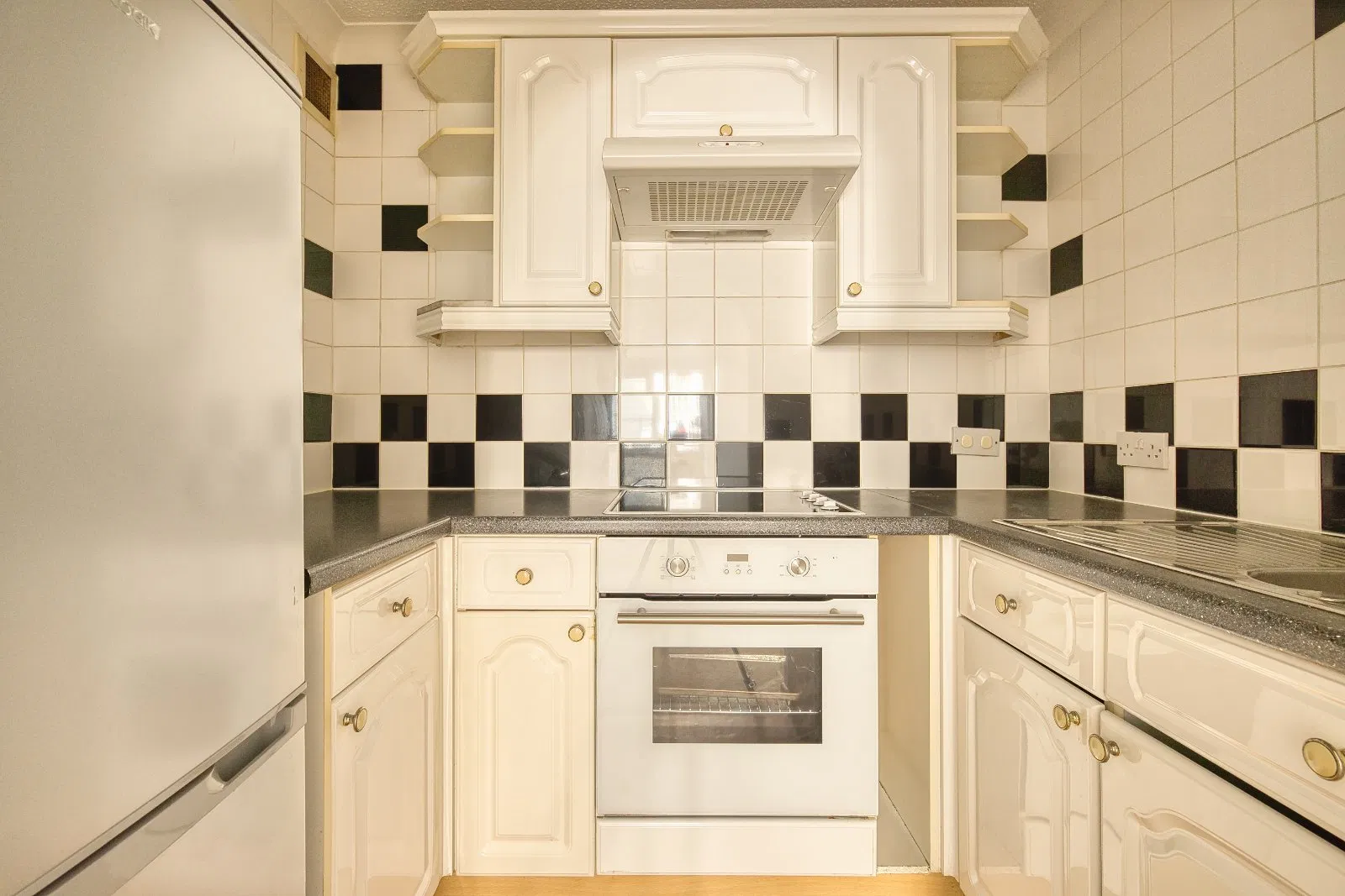 Wellington Crescent, Ramsgate, Kent, CT11 - image 3