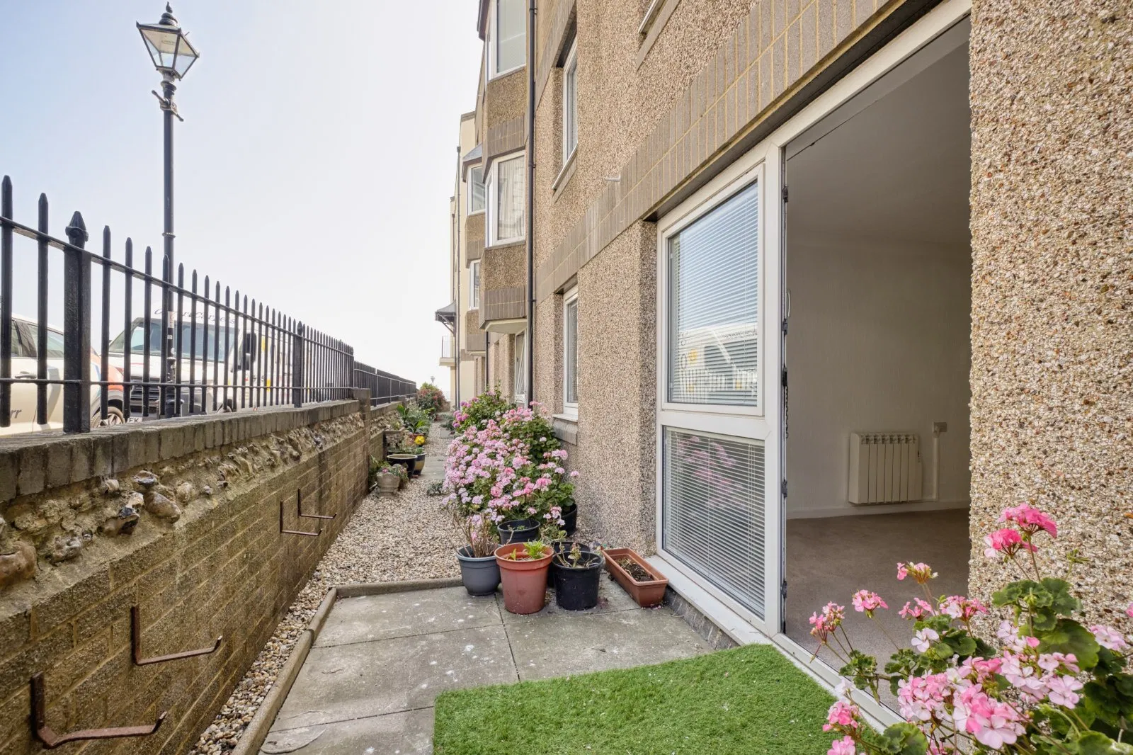 Wellington Crescent, Ramsgate, Kent, CT11 - image 4