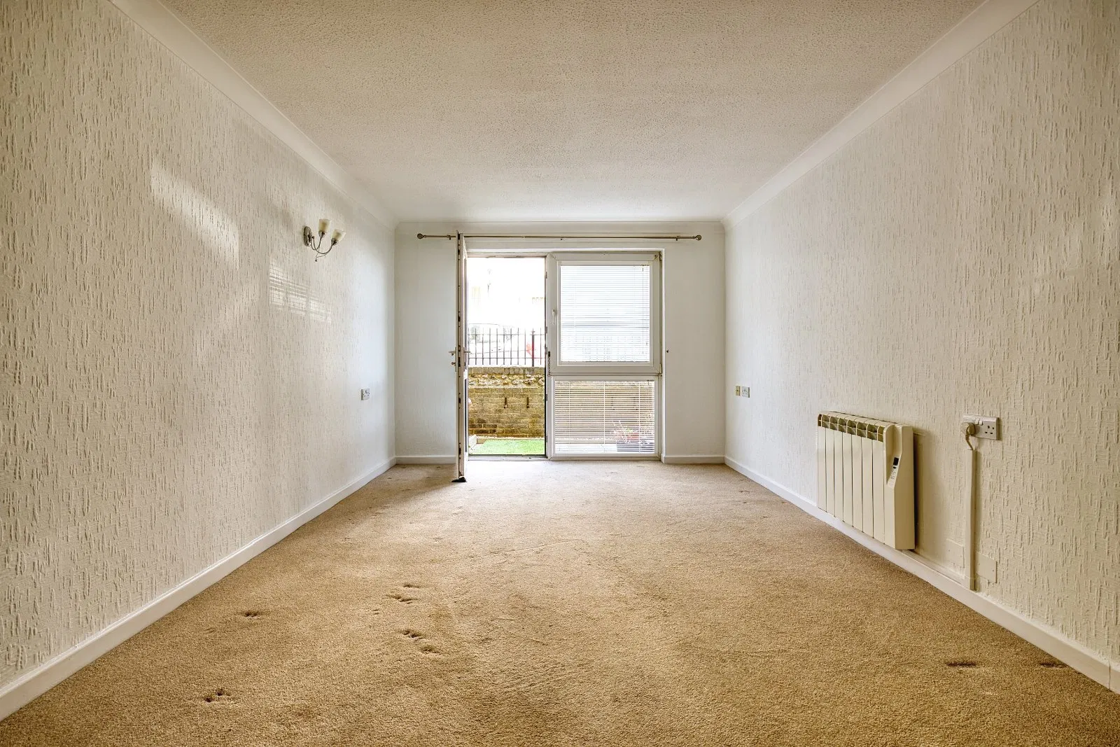 Wellington Crescent, Ramsgate, Kent, CT11 - image 5