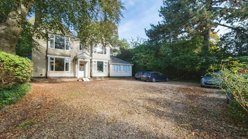 Exeter house prices & property market 2026: median £270k, October ...
