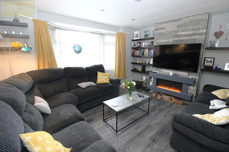124 Woodhouse Road, Davyhulme - image 2
