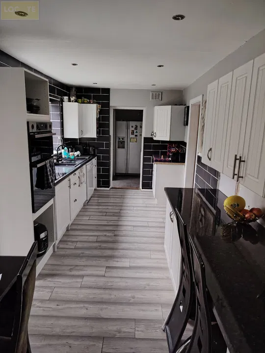 124 Woodhouse Road, Davyhulme - image 3