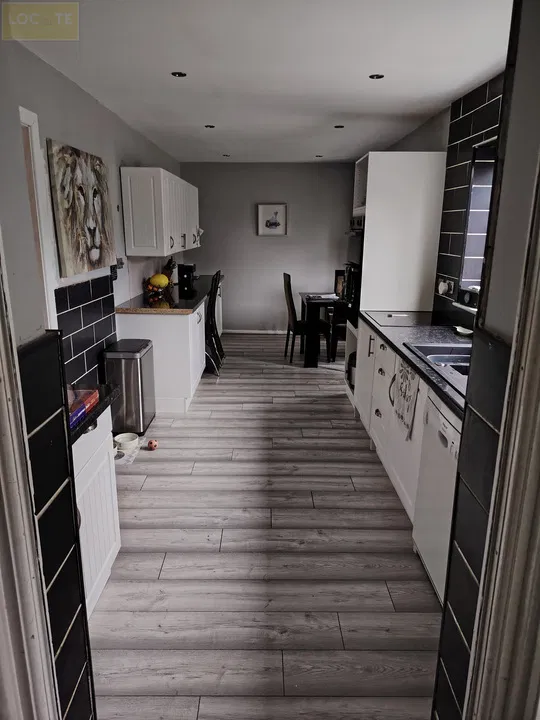 124 Woodhouse Road, Davyhulme - image 4