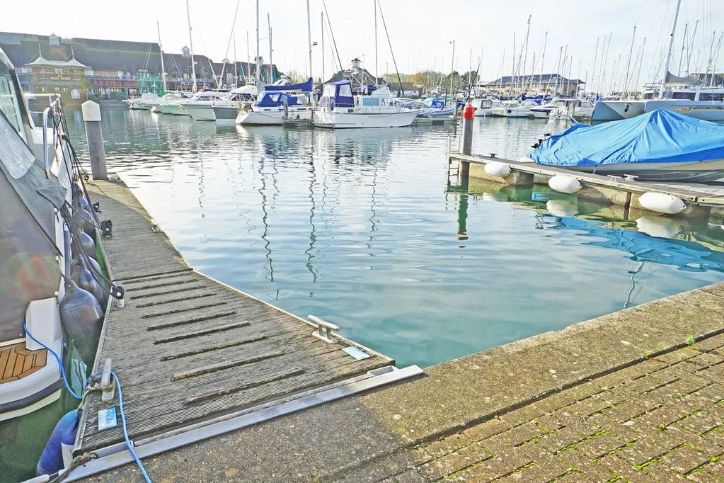 Coverack Way, Port Solent, Portsmouth - image 1