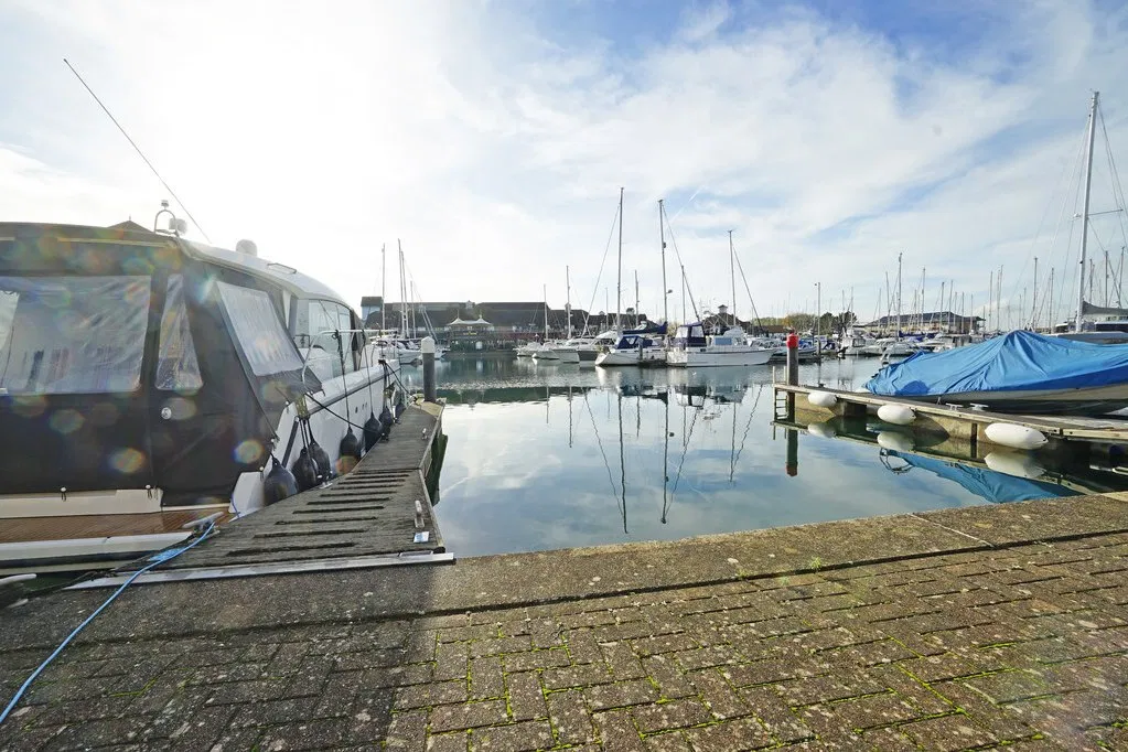 Coverack Way, Port Solent, Portsmouth - image 5
