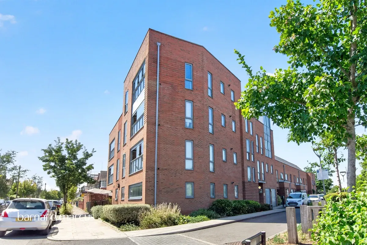Holst Road, London - image 1