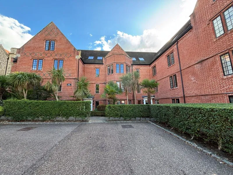 22 Rose Court The Galleries, Brentwood, Essex, CM14 5GJ
