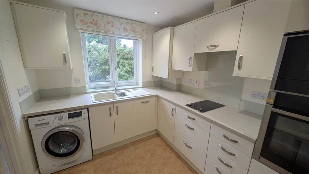Lindsay Road, Poole, Dorset, BH13 6BH - image 2