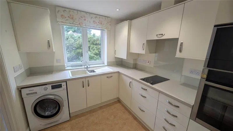 Lindsay Road, Poole, Dorset, BH13 6BH - image 2
