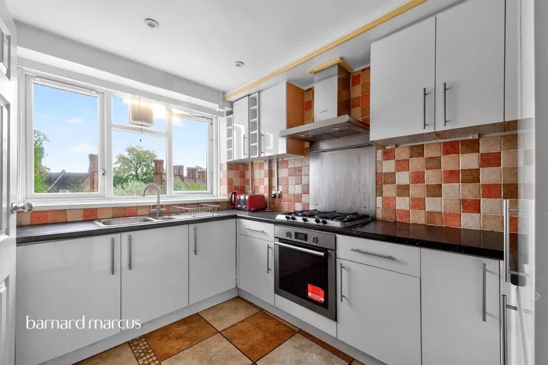 Hazelhurst Road, London - image 2