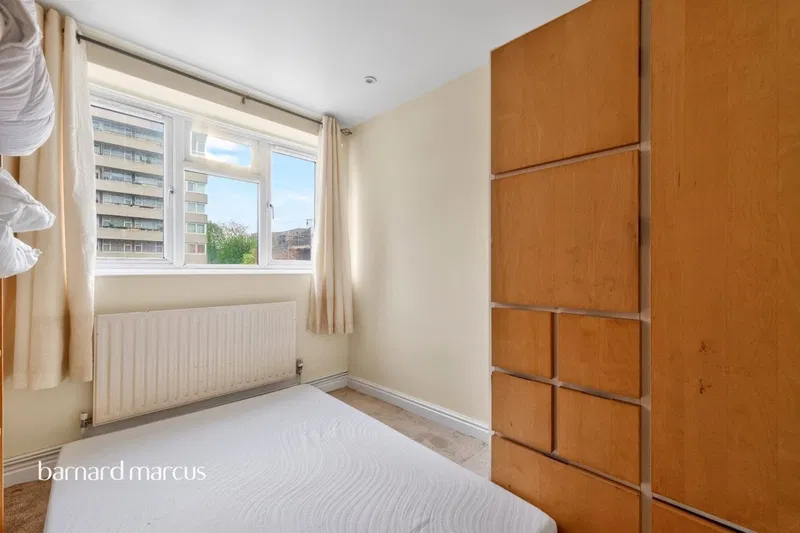 Hazelhurst Road, London - image 3