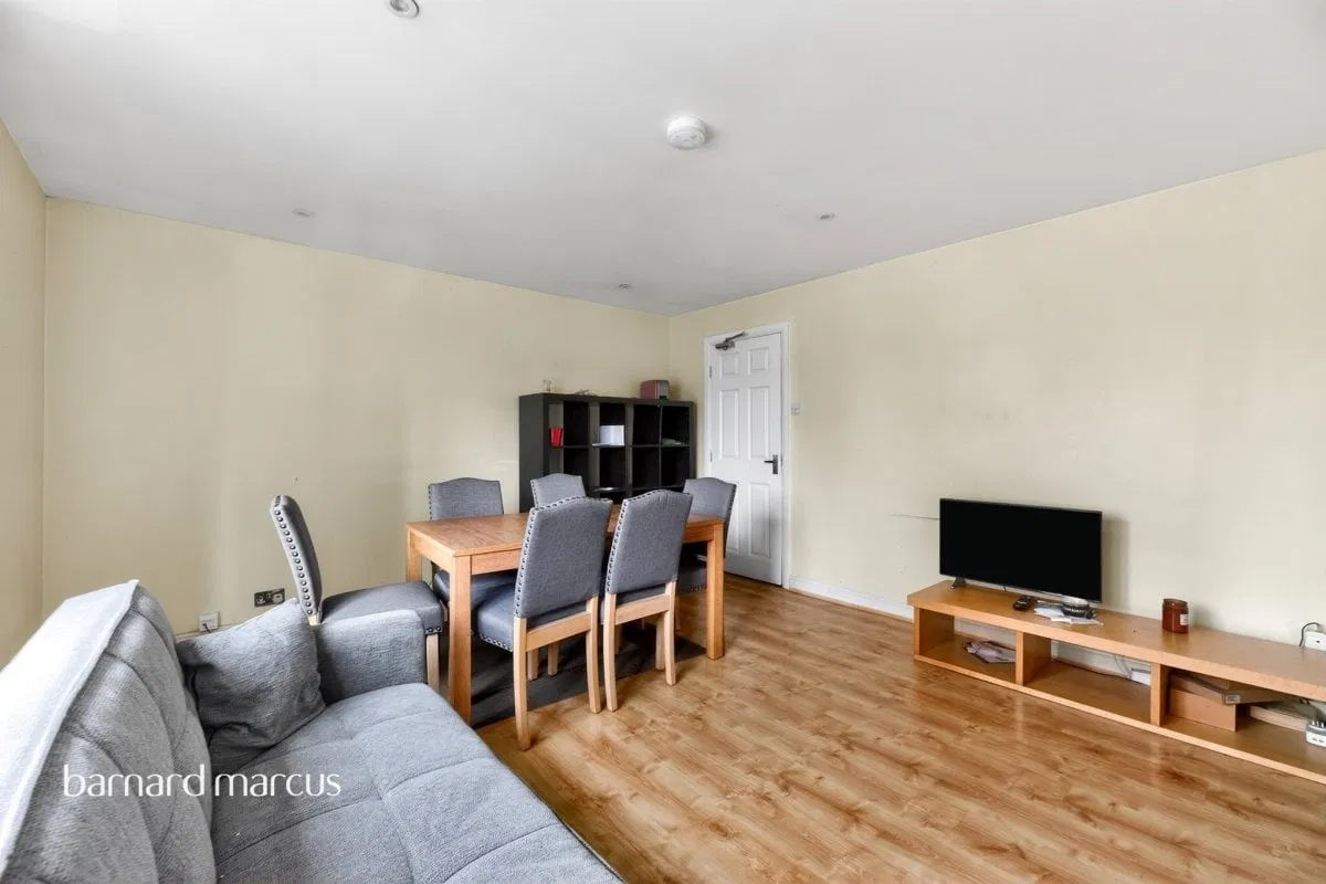 Hazelhurst Road, London - image 4