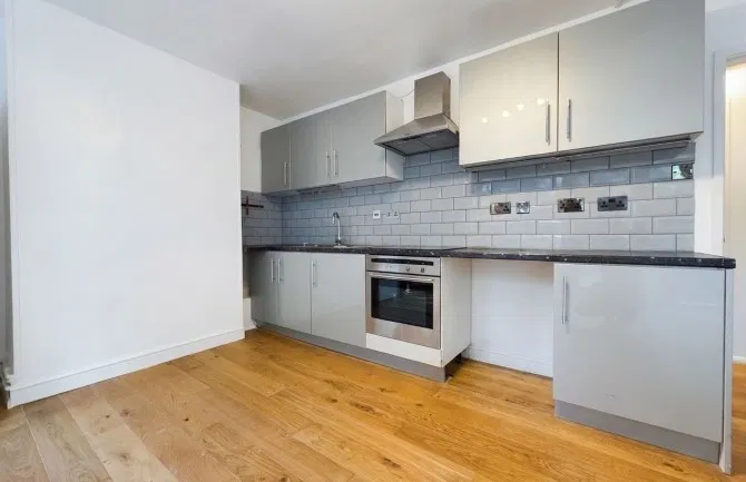 72 Ibsley Gardens, Wandsworth, London, SW15 4JW - image 2