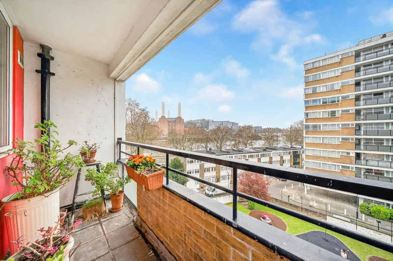 Churchill Gardens, London, SW1V - image 2