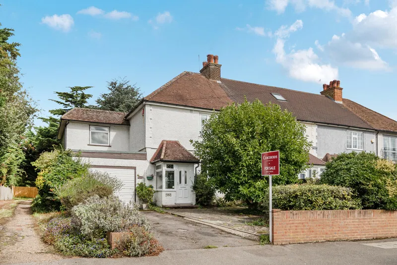 1 Thames Mead Villas, Walton Lane, Shepperton, TW17 8LL