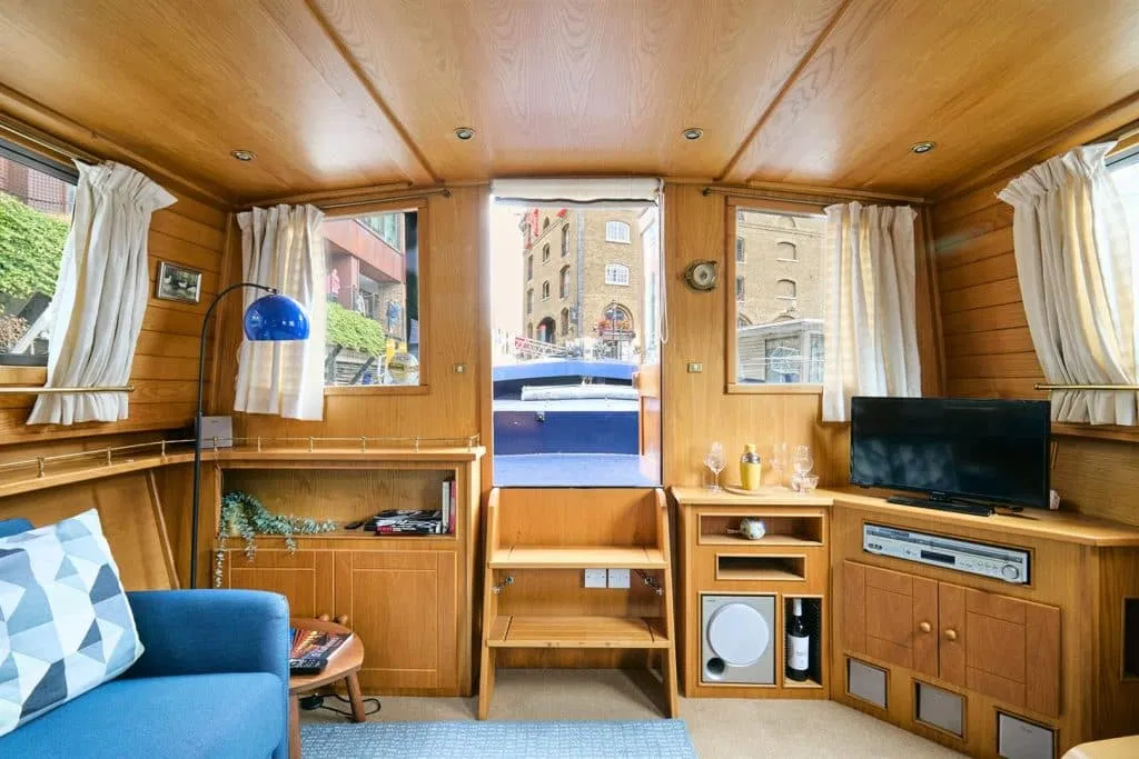 St Katharine Docks, Wapping, E1W - image 3