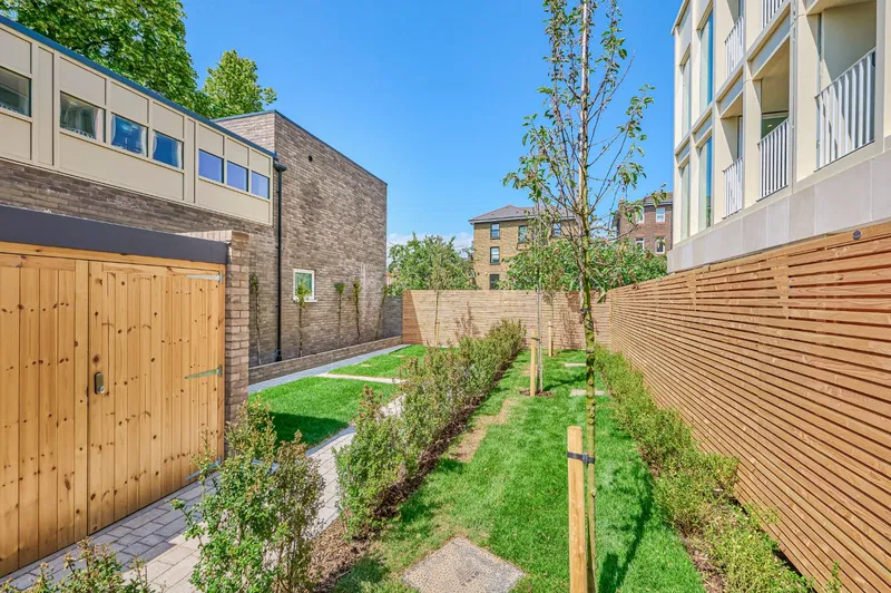 Manor Park, Hither Green, London, SE13 - image 2