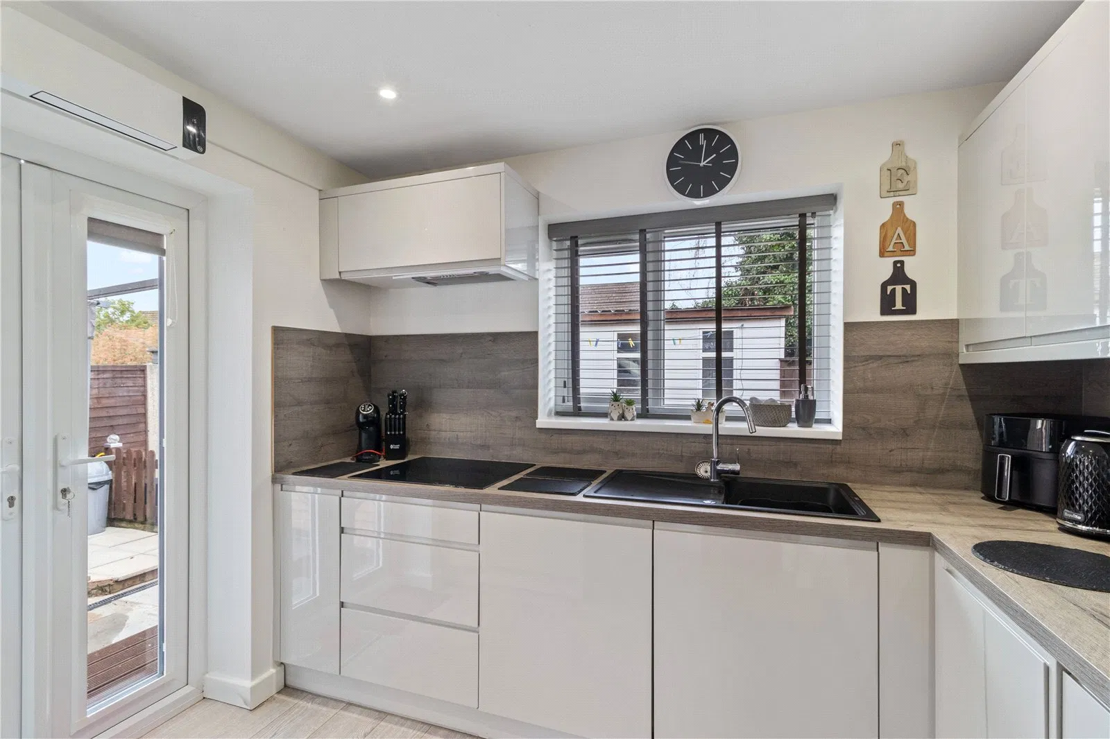 Longfield Avenue, Timperley, Altrincham, Greater Manchester, WA15 - image 5
