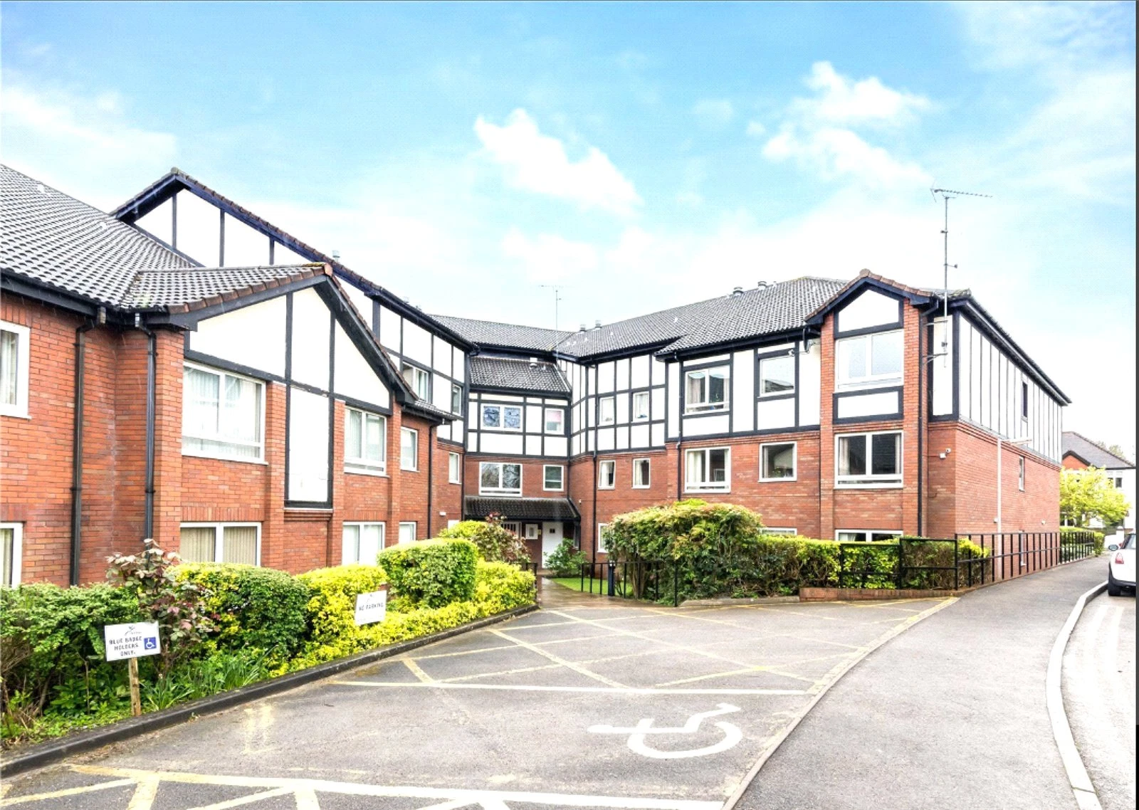 Grosvenor Park, Pennhouse Avenue, Wolverhampton, West Midlands, WV4 - image 1